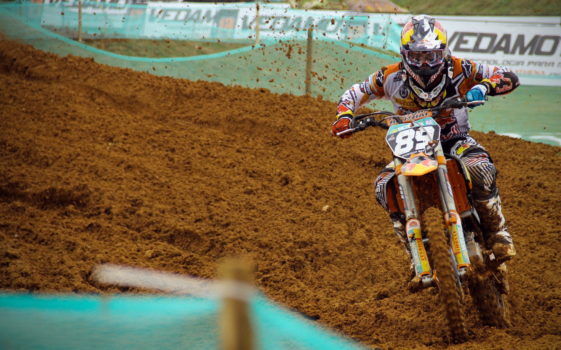 东道主出局夜，巴黎陷入沉默，东巴黎在哪里